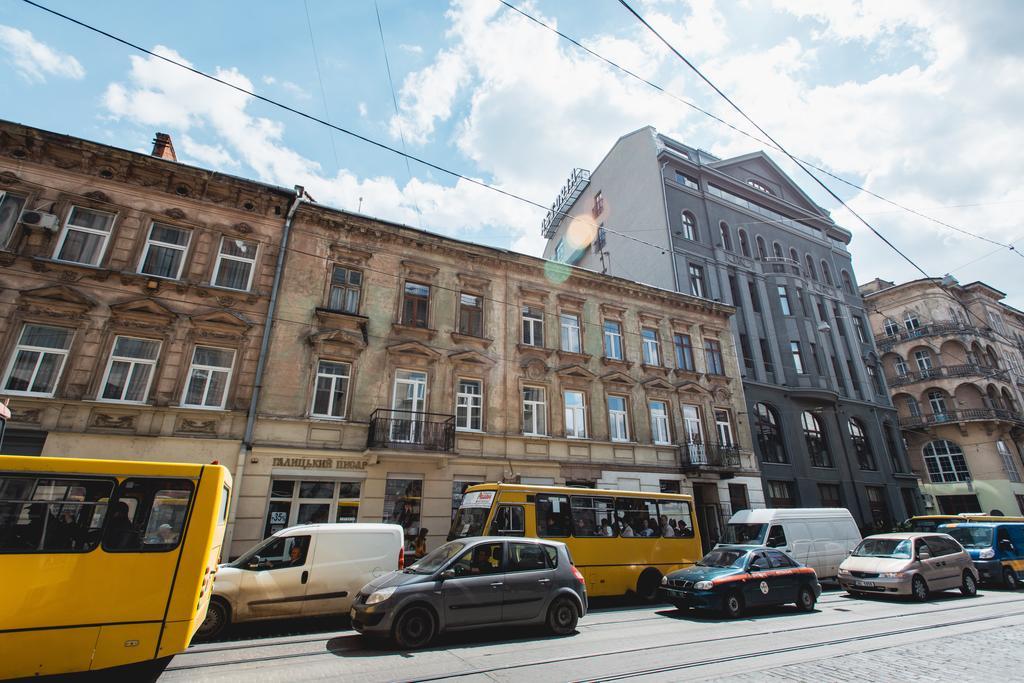 Апартаменти Біля Оперного Театру Lviv Exterior foto